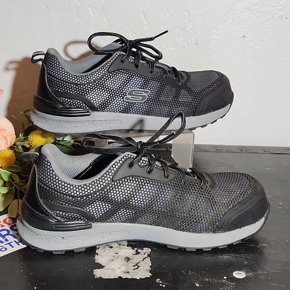 SKECHERS Men's 8 Oil Slip Resistant Hard Toe Black